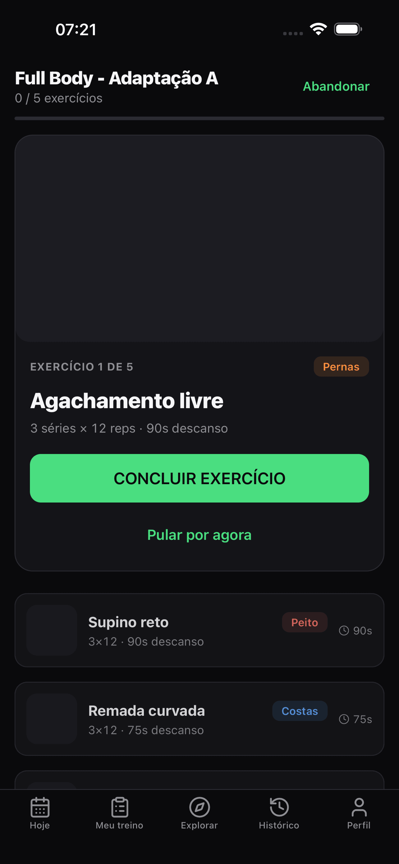 Tela de treino ativo com cronômetro de descanso e campos para registrar carga